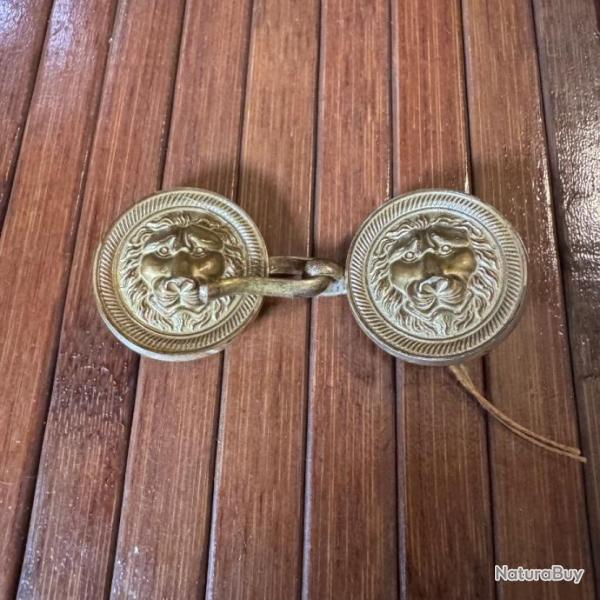 PAIRE DE MEDAlLLON BOUCLE A T�TE DE LION CEINTURON - GIBERNE XlX �me