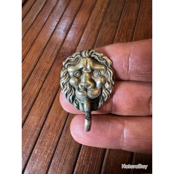 T�TE DE LION A CROCHET ARGENT XlX �me POUR SHAKOS - GIBERNE ��-