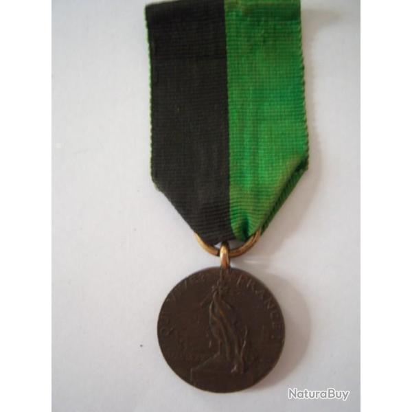 m�daille  politique RARE   LIGUE DES PATRIOTES     QUI VIVE ? FRANCE   cr�e par  Paul D�roul�de