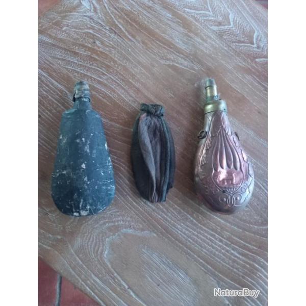 3 poire � poudre - Cuir - Carton - Cuivre laiton