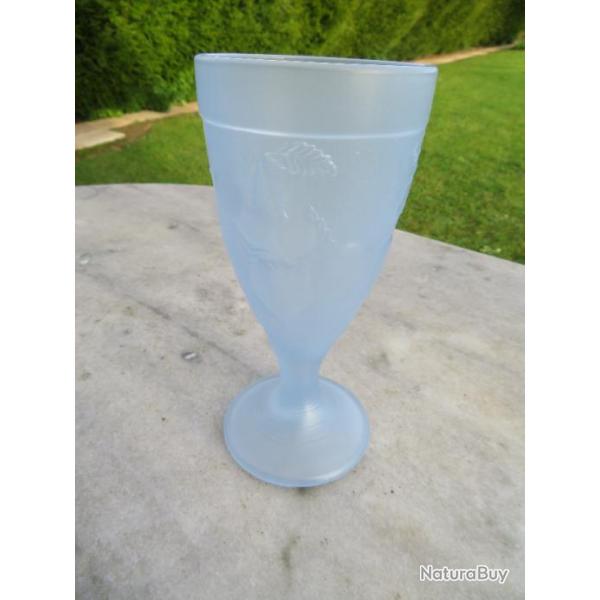 Grande coupe � glace vintage, en verre press� moul�, couleur bleu givr� satin�, LUMINARC (Vers 1980)