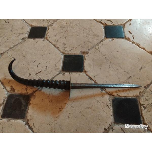 Grande dague avec l'�me d�cor�e XVIII eme