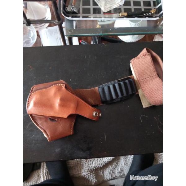 Holster de cheville BIANCHI pour petite arme.