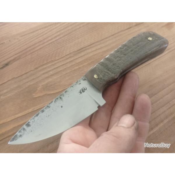 Couteau forg� acier carbone XC75 manche en chevre