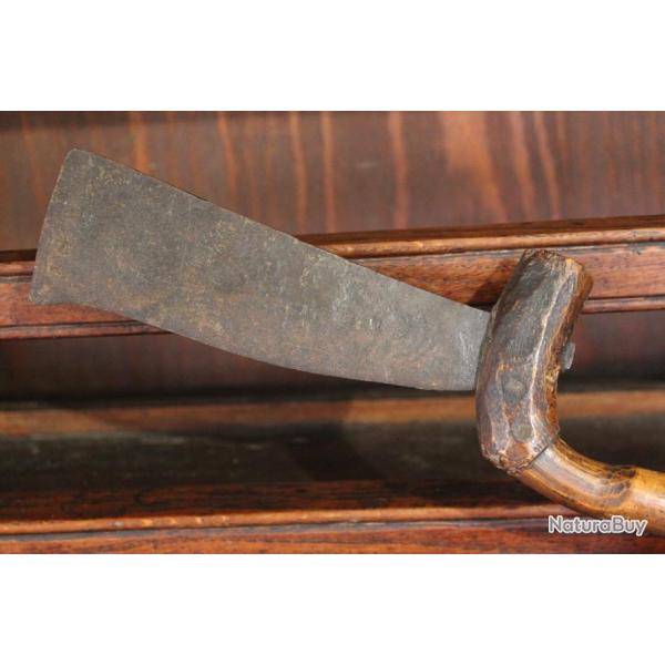 Hache des populations montagnardes du Sud du Vietnam, r�gion frontali�re avec le Laos - Vers 1900 (2