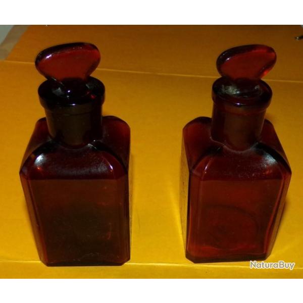 OUTIL MEDICAL : FLACON EN VERRE EN LOT DE 2 AVEC UNE CONTENANCE DE 12,5 CL , BON  ETAT  VOIR PHOTOS