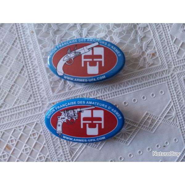 vend  2 petits badges m�tal neuf