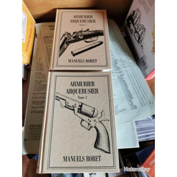 Livres tome 1 et 2 ARMURIER ARQUEBUSIER de MANUELS Robert avec 3 planches.