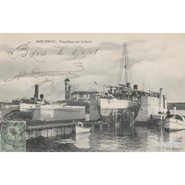 CPA -Marine Militaire - BAIE PONTY- Torpilleurs sur le Dock  N�688