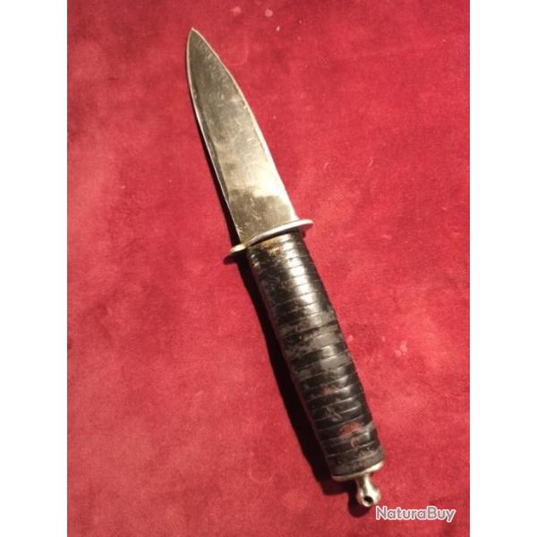 Poignard artisanal avec une lame large en inox et une poign�e en rondelles de cuir - 20e