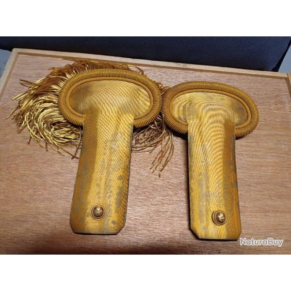 �paulette et contre-�paulette de tenue n�1 d'un lieutenant d'Infanterie - 3�me R�publique