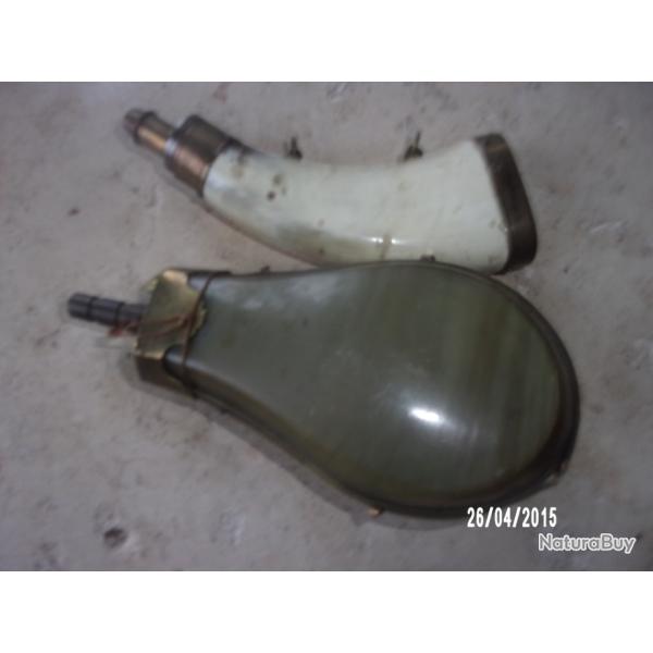 lot de deux poires a poudre a restaurer