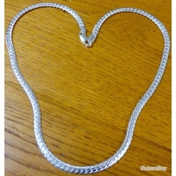 TRES BELLE CHA�NE EN ARGENT ESTAMPILLEE 925  - LONGUEUR = 51cm  POUR IDEE CADEAU - POUR OFFRIR