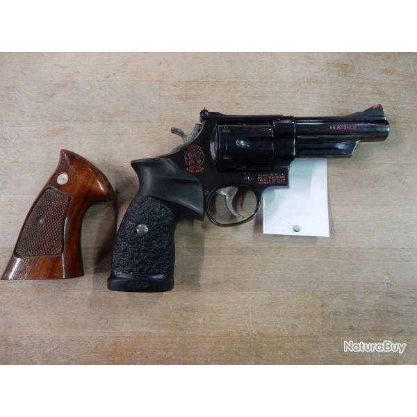 REVOLVER SMITH & WESSON 29-2 CAL 44MAG + PLAQUETTE BOIS OCCASION BON ETAT
