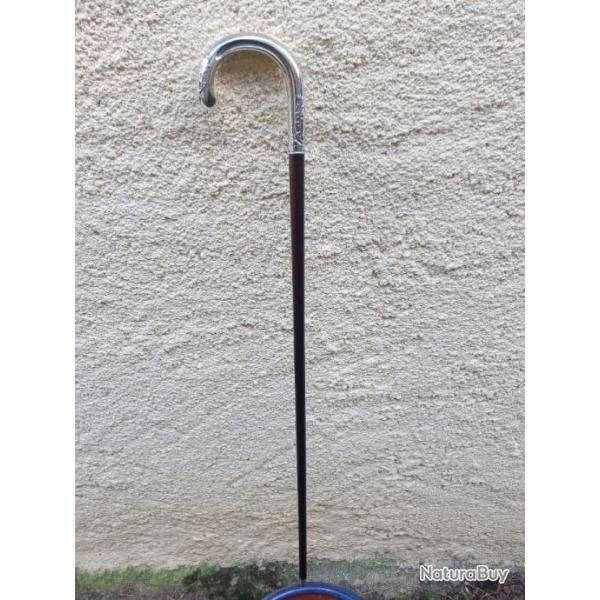 ANCIENNE &  SUPERBE  CANNE  DE  MARCHE  .  POIGNEE  ARGENT  ( poin�ons ) . BOIS NOBLE  .