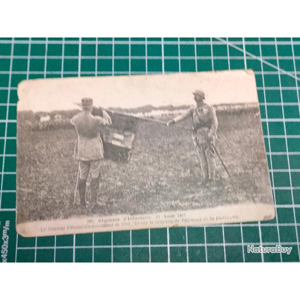 CARTE POSTALE DECORATION DU DRAPEAU DU 201 EME RI PAR PETAIN