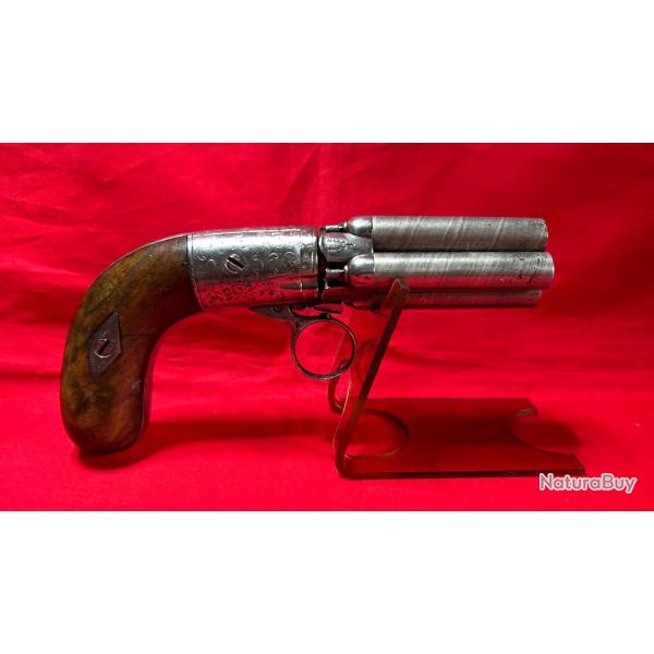 Superbe Poivri�re sign�e Mariette en parfait �tat