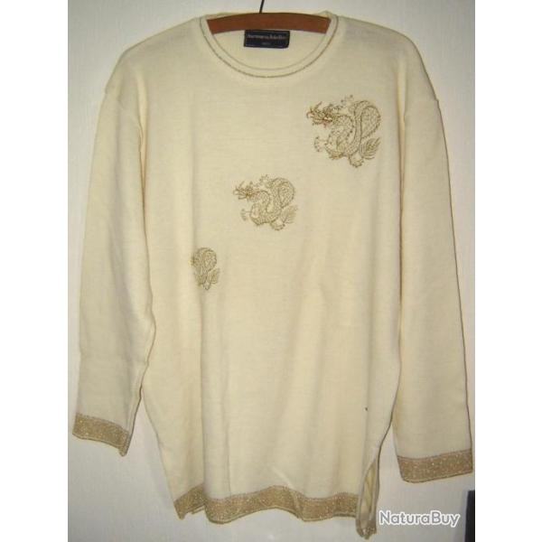 pull blanc motif dragon femme