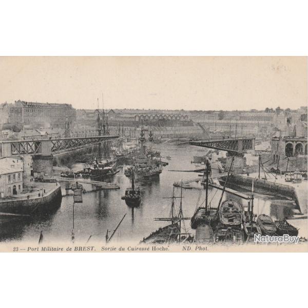 CPA -Port militaire de BREST - Sortie du Cuirasse "Le Hoche" N�114