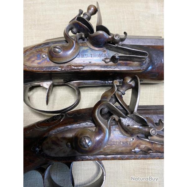Superbe paire de pistolets de voyage � silex sign�s en tr�s bon �tat