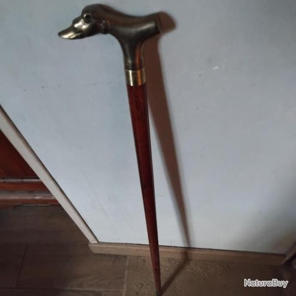Canne pommeau t�te de chien en bronze avec fiole