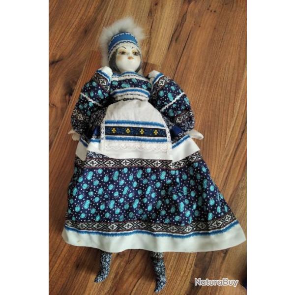 Poup�e provenant de la Russie fabrication artisanale 55 cms comme neuve