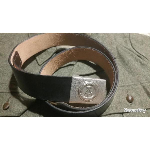 Ceinturon cuir+boucle Ex-Allemagne  de l'Est-NVA ( Longueur 130 cm )