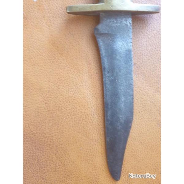 ancien poignard militaire identifier