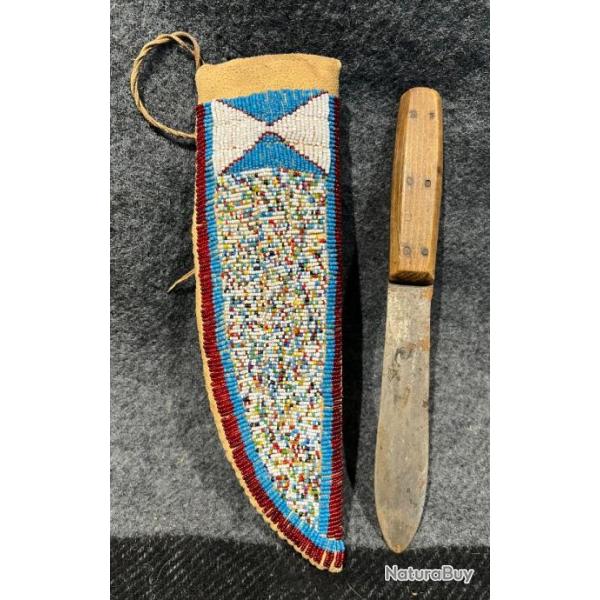 Magnifique �tui  indien des plaines sioux et son couteau des traite d �poque motif salt & pepper