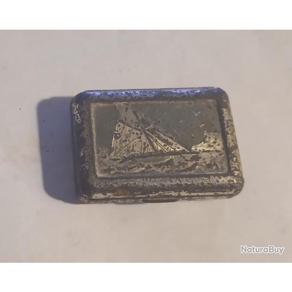 TR�S PETITE BOITE EN M�TAL AVEC TAMPON6