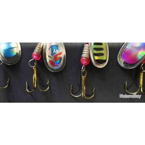 Lot de 16 cuill�res de p�che.