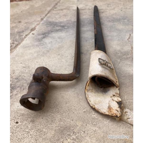 Ba�onnette pour l'Infanterie Empire / Restauration avec gousset et fourreau .