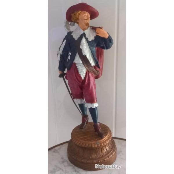 Sculpture de Mousquetaire en r�gule - peinte - hauteur 47 cm