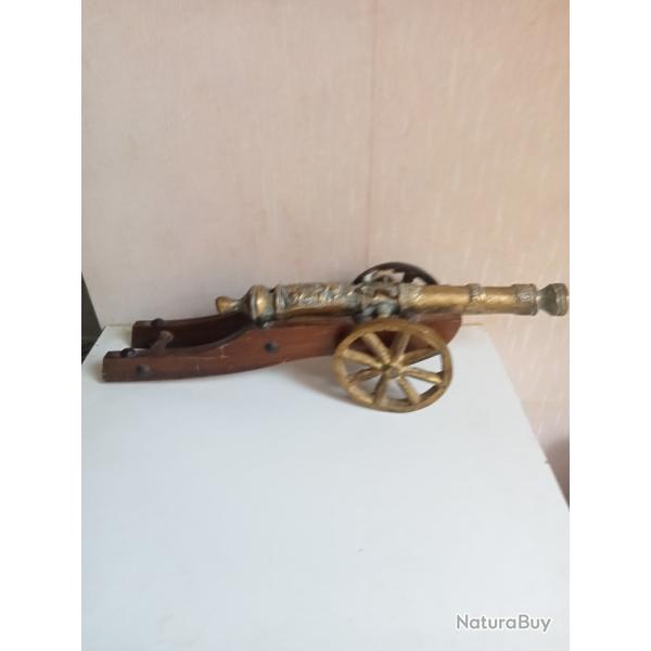 canon ancien en bronze dor� longueur total 34 cm