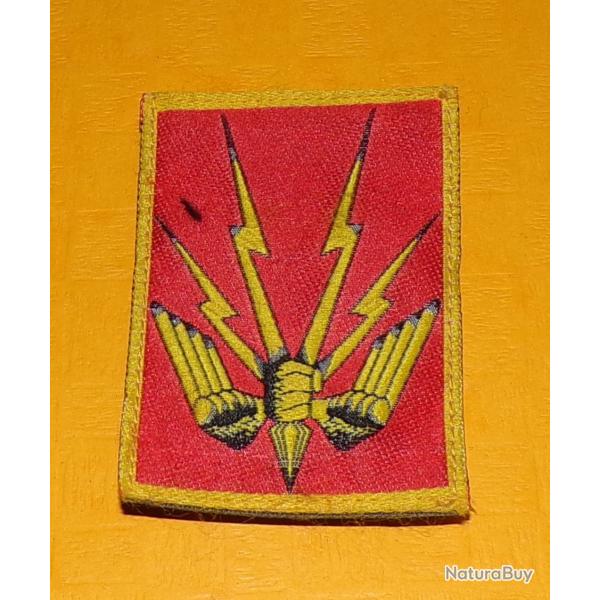 COMMANDEMENT DE LA FORCE D'ACTION TERRESTRE , INSIGNE D'EPAULE EN TISSU , OBSOLETE POUR COLLECTION��