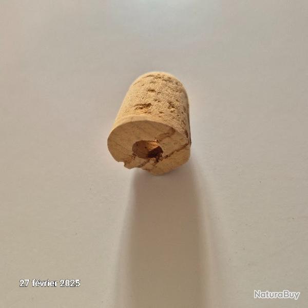 Bouchon en li�ge perc�, avec trou, neuf