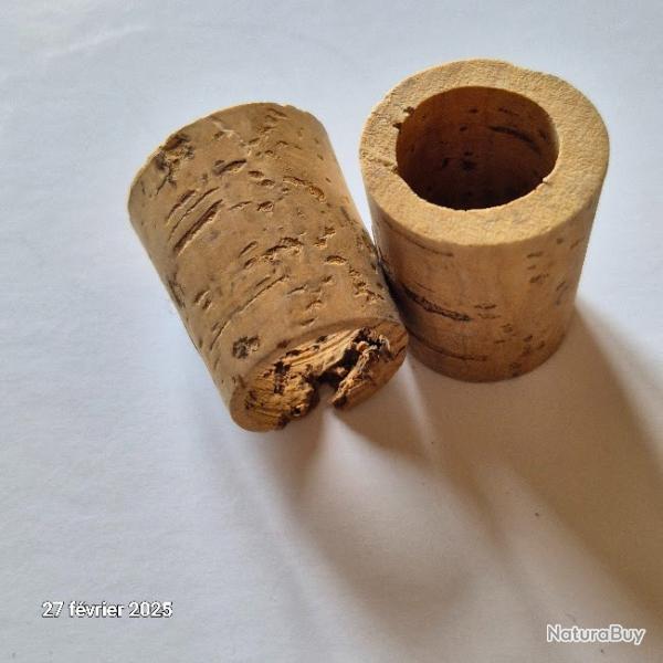 Lot de 2 Bouchons pour vinaigrier en li�ge , neufs, hauteur 27 mm