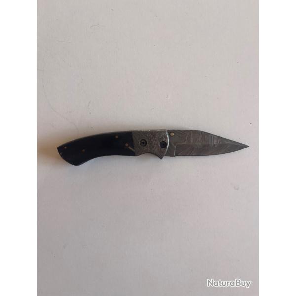 Couteau de poche - acier Damas - corne de Buffle