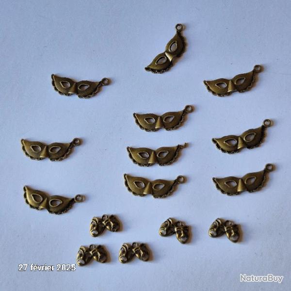 Lot de 15 breloques, m�dailles en m�tal , neufs, sur le th�me du masque italien