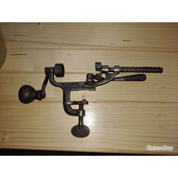 Ancien sertisseur � cartouches