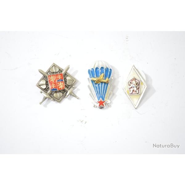 Lot d'insignes militaires Tch�que, ann�es 1970 - 1980. Kosovo Guerre des Balkan. Parachutistes