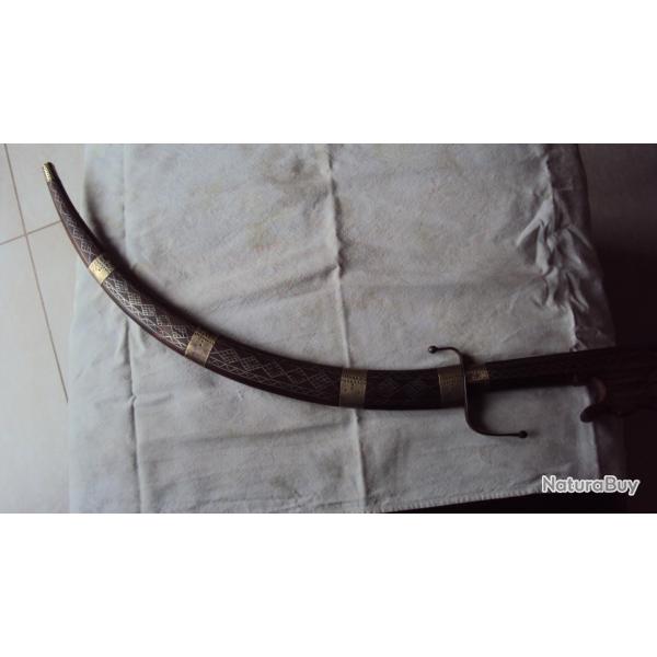 FLISSA OU FLYSSA DANS SON FOURREAU DECORE