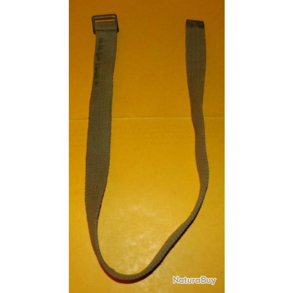 SANGLE EN TISSU DE L'ARMEE ANGLAISE , AVEC MARQUAGE DE 1948 ( peu lisible ) , LONGUEUR TOTALE 70 CM