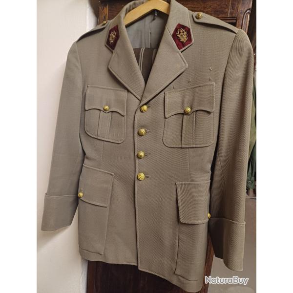 Ancien uniforme militaire modle 1959 d'officier du Service de Sant des Armes