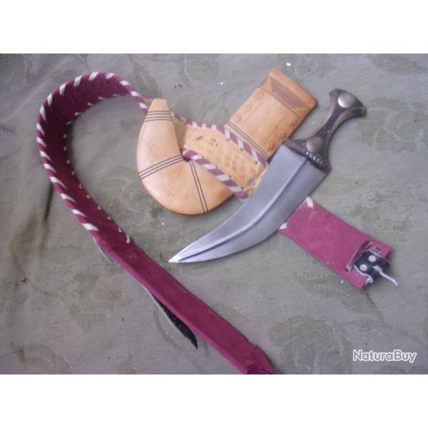 couteau origine Y�men avec ceinture  30 cm de long