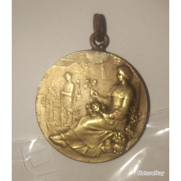 Pendentif L'horticulture, par Flix Rasulmy.