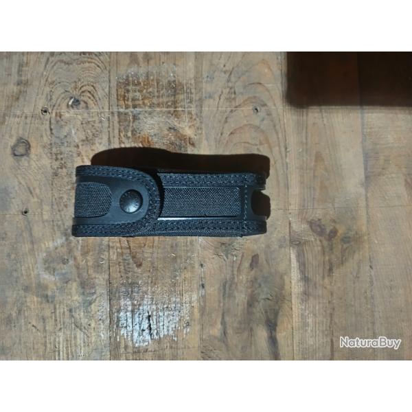 Vend un porte lacrymog�ne