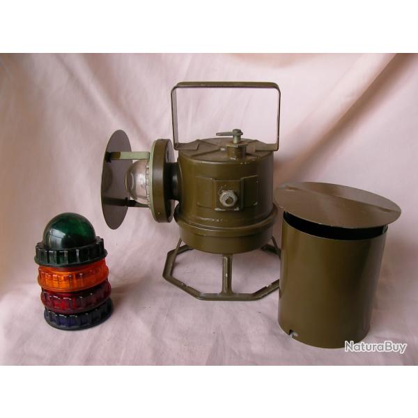 WW2/POST US LANTERNE MILITAIRE AM�RICAINE DELTA  AVEC 2 CACHES 4 DIFF�RENTES SIGNALISATIONS