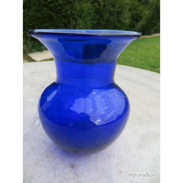 VINTAGE -  Ancien vase en verre de couleur bleu cobalt  - FRANCE (D�but XX�)