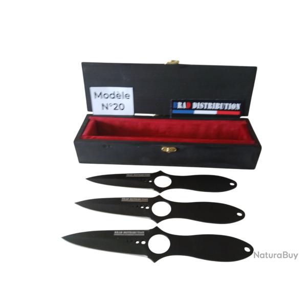 BRAD DISTRIBUTION tr�s rare Lot de trois couteaux de lancer artisanal de chasse forg�s main